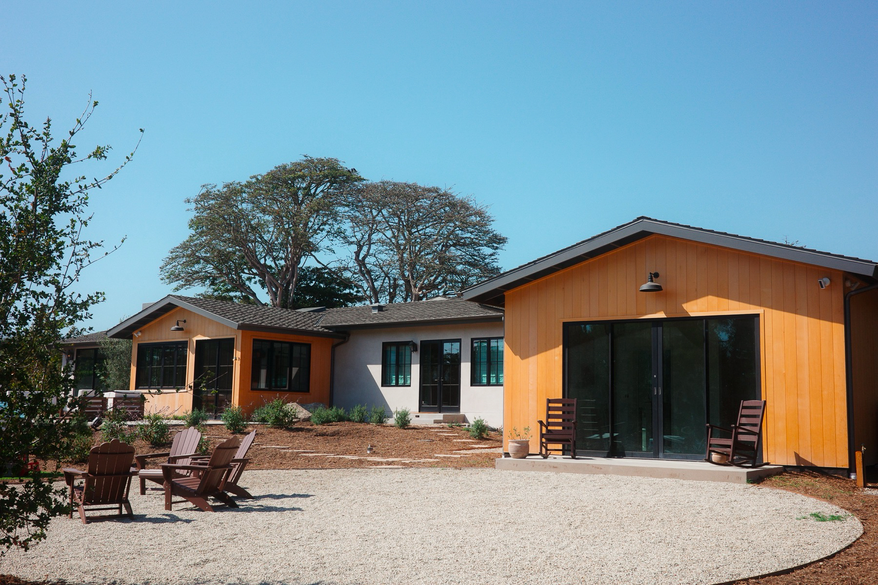 Wide courtyard elevation at Hope Ranch