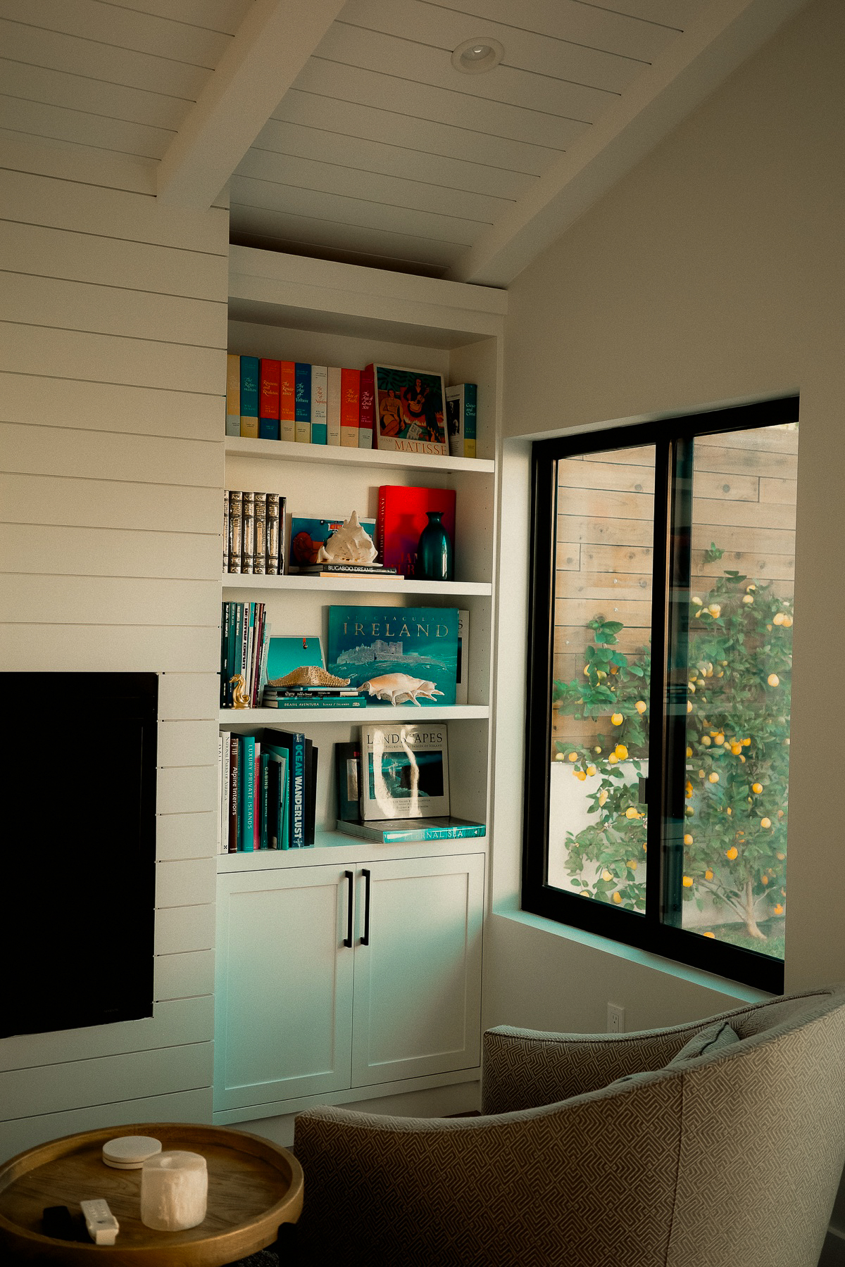 Built-in bookshelf